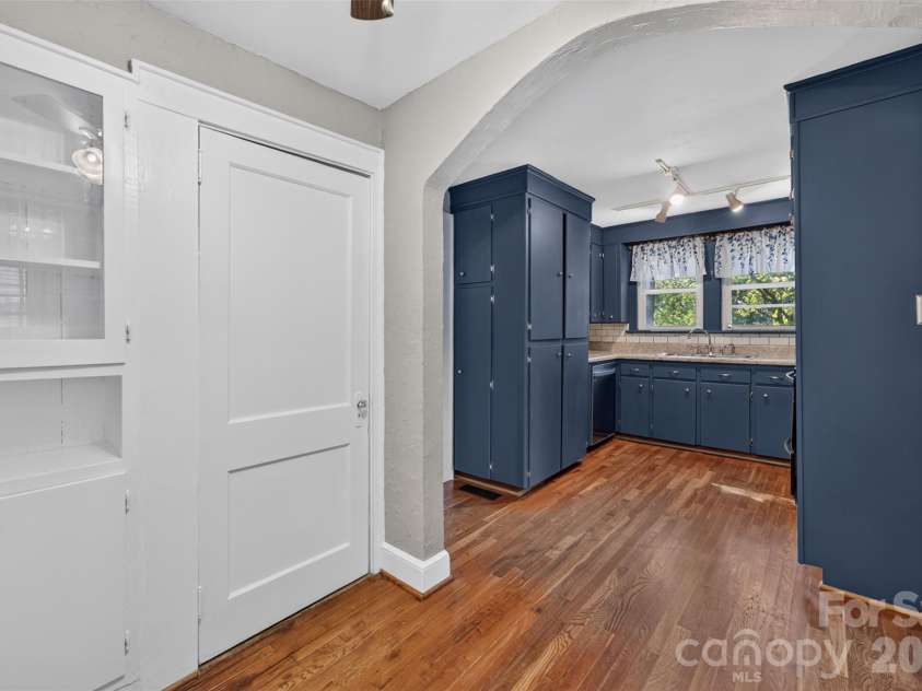 1829 3rd Street, Hickory, NC 28601.  MLS# CAR4433251, YatesRealty ID 55903. 