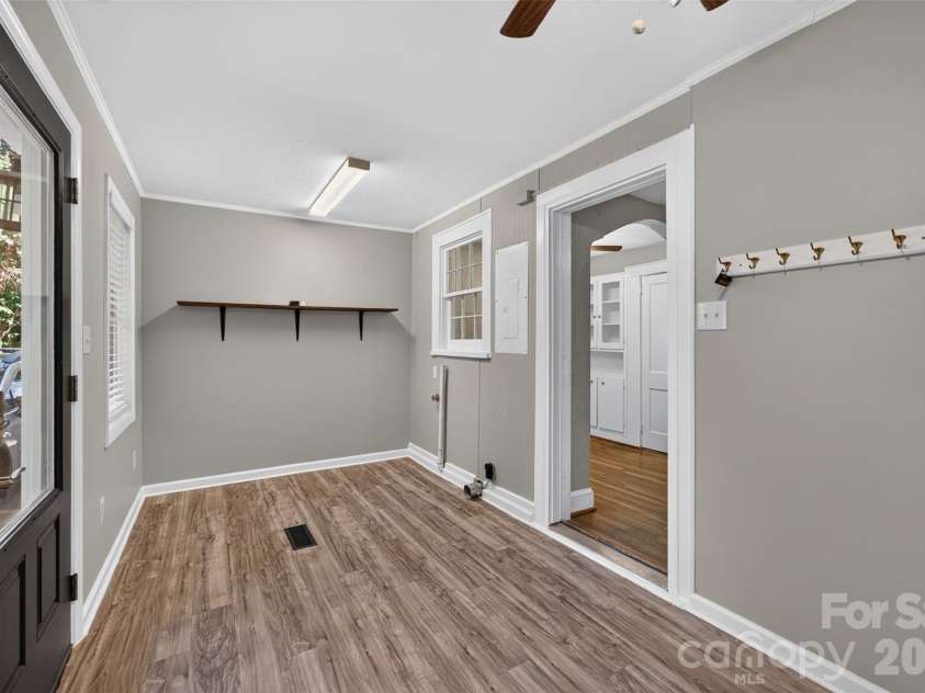 1829 3rd Street, Hickory, NC 28601.  MLS# CAR4433251, YatesRealty ID 55903. 