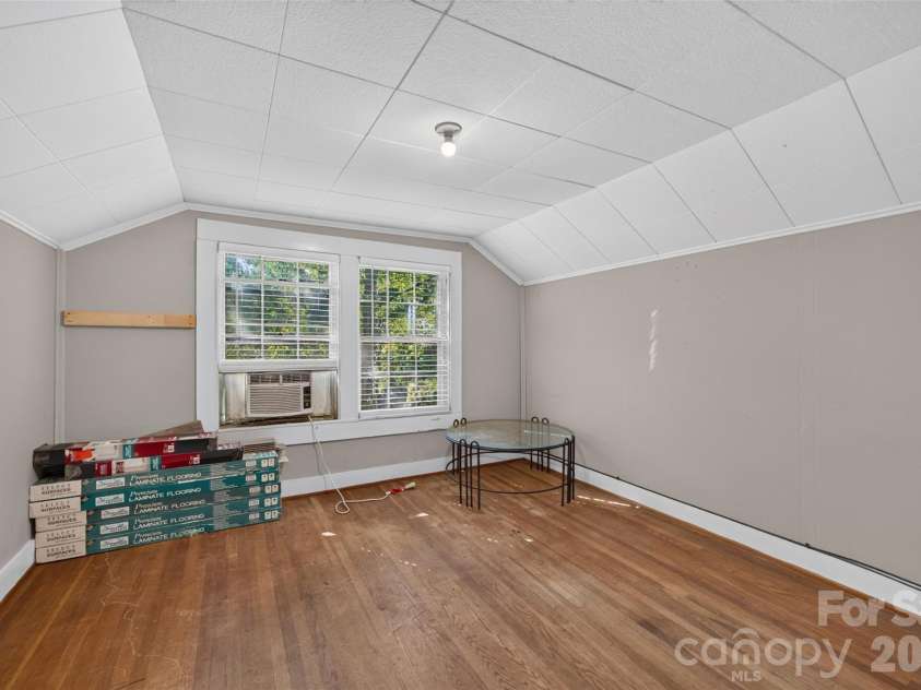 1829 3rd Street, Hickory, NC 28601.  MLS# CAR4433251, YatesRealty ID 55903. 