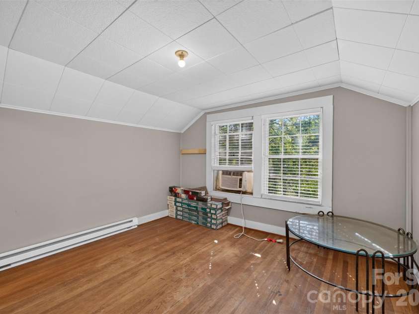 1829 3rd Street, Hickory, NC 28601.  MLS# CAR4433251, YatesRealty ID 55903. 