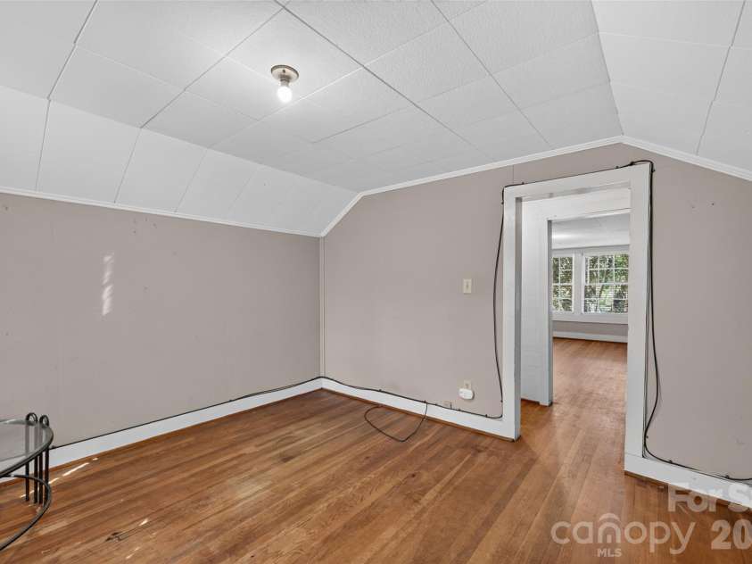 1829 3rd Street, Hickory, NC 28601.  MLS# CAR4433251, YatesRealty ID 55903. 