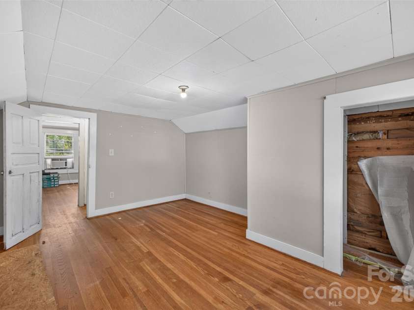 1829 3rd Street, Hickory, NC 28601.  MLS# CAR4433251, YatesRealty ID 55903. 