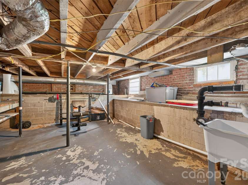 1829 3rd Street, Hickory, NC 28601.  MLS# CAR4433251, YatesRealty ID 55903. 