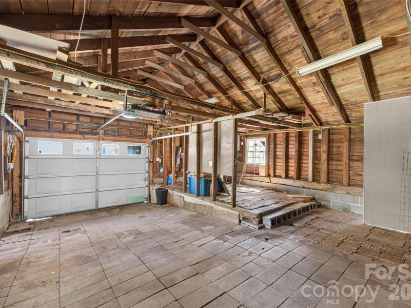 1829 3rd Street, Hickory, NC 28601.  MLS# CAR4433251, YatesRealty ID 55903. 