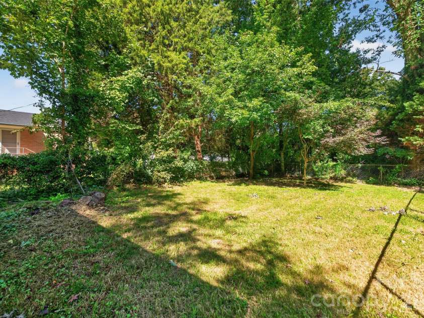 1829 3rd Street, Hickory, NC 28601.  MLS# CAR4433251, YatesRealty ID 55903. 