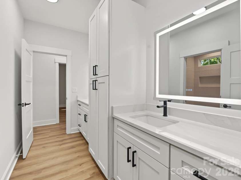 5290 Liberty Hill Road, York, SC 29745.  MLS# CAR4433021, YatesRealty ID 55909. Main Level Secondary Bathroom - Jack & Jill