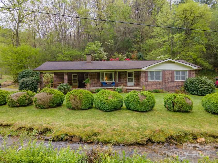 402 East Fork Road, Sylva, NC 28779.  MLS# CAR4213748, YatesRealty ID 5591. 