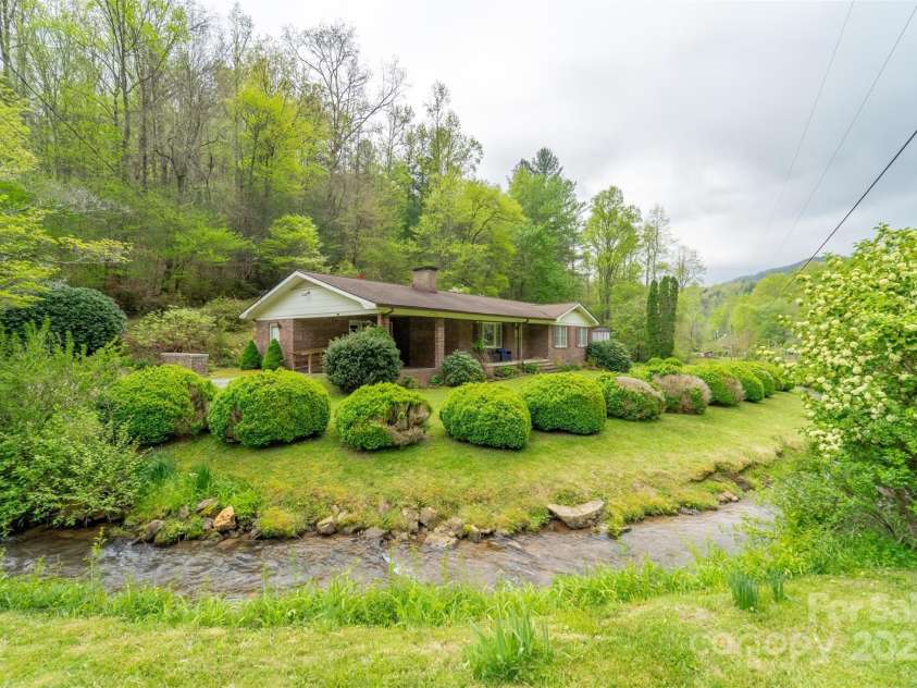 402 East Fork Road, Sylva, NC 28779.  MLS# CAR4213748, YatesRealty ID 5591. 
