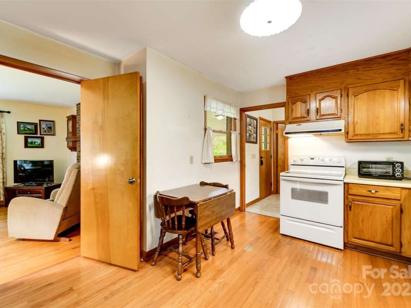 402 East Fork Road, Sylva, NC 28779.  MLS# CAR4213748, YatesRealty ID 5591. 