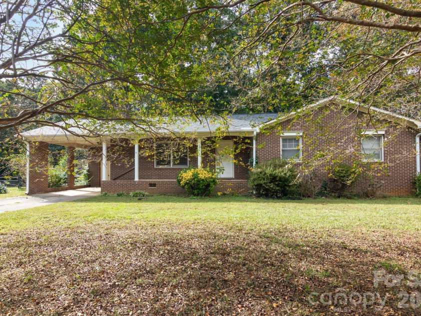 220 Bradford Drive, Salisbury, NC 28146.  MLS# CAR4432042, YatesRealty ID 55912. 