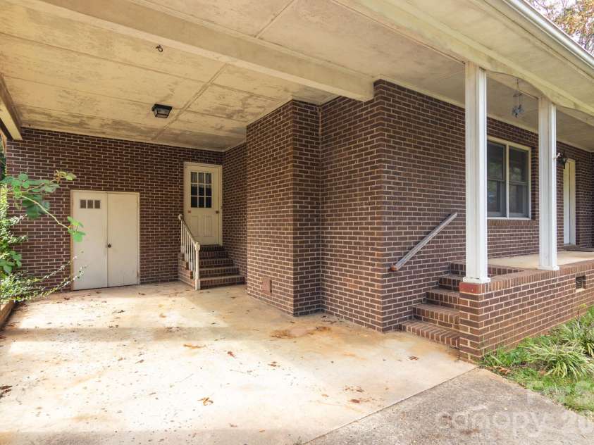 220 Bradford Drive, Salisbury, NC 28146.  MLS# CAR4432042, YatesRealty ID 55912. 