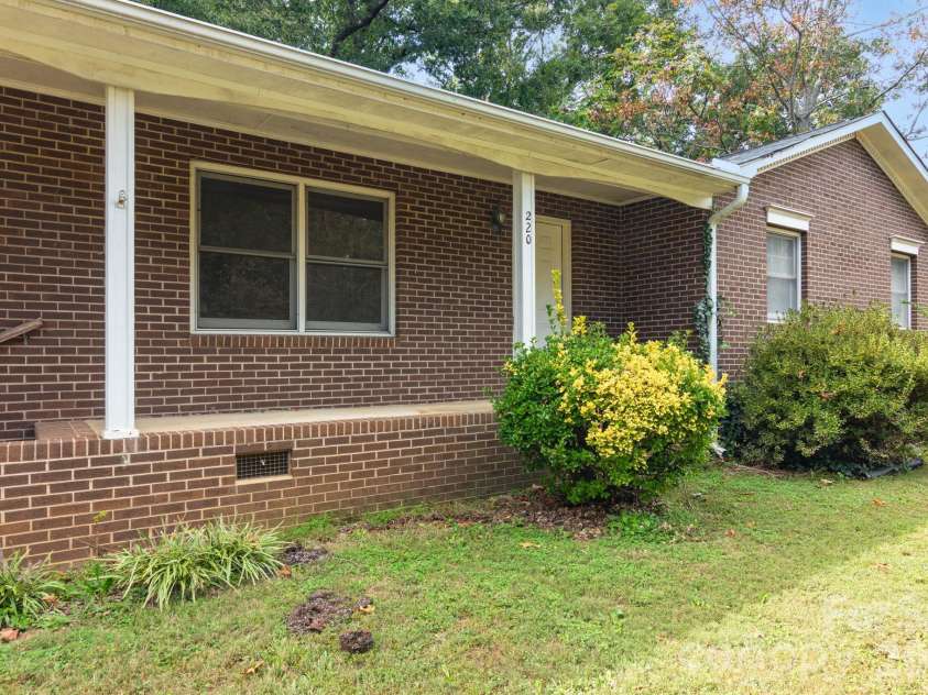 220 Bradford Drive, Salisbury, NC 28146.  MLS# CAR4432042, YatesRealty ID 55912. 