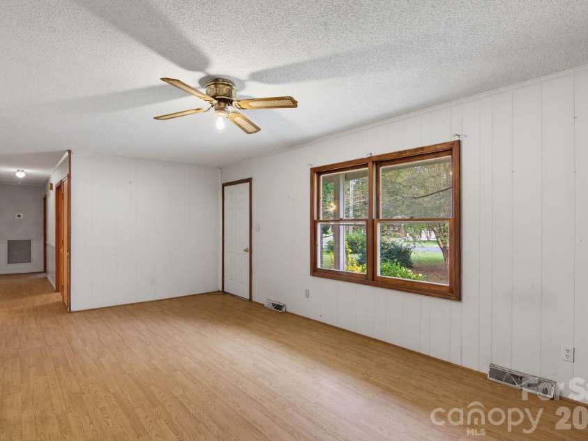 220 Bradford Drive, Salisbury, NC 28146.  MLS# CAR4432042, YatesRealty ID 55912. 