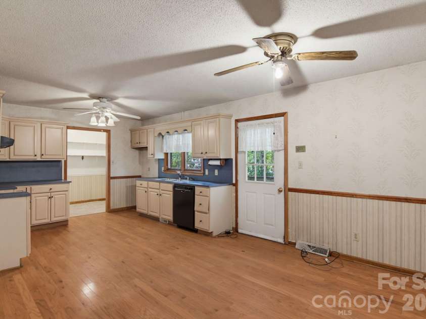220 Bradford Drive, Salisbury, NC 28146.  MLS# CAR4432042, YatesRealty ID 55912. 