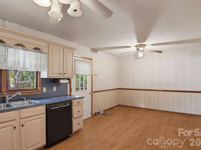 220 Bradford Drive, Salisbury, NC 28146.  MLS# CAR4432042, YatesRealty ID 55912. 