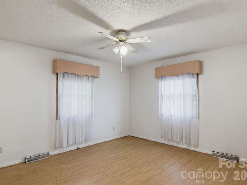 220 Bradford Drive, Salisbury, NC 28146.  MLS# CAR4432042, YatesRealty ID 55912. 
