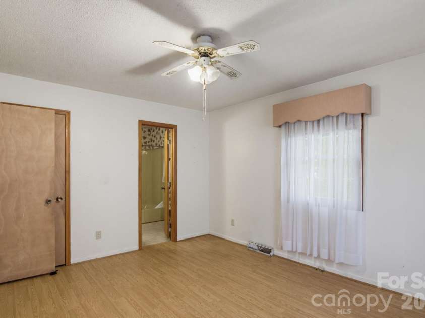 220 Bradford Drive, Salisbury, NC 28146.  MLS# CAR4432042, YatesRealty ID 55912. 