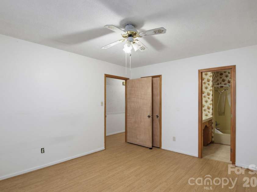 220 Bradford Drive, Salisbury, NC 28146.  MLS# CAR4432042, YatesRealty ID 55912. 
