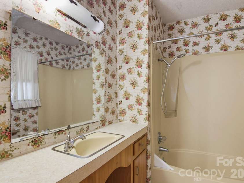 220 Bradford Drive, Salisbury, NC 28146.  MLS# CAR4432042, YatesRealty ID 55912. 