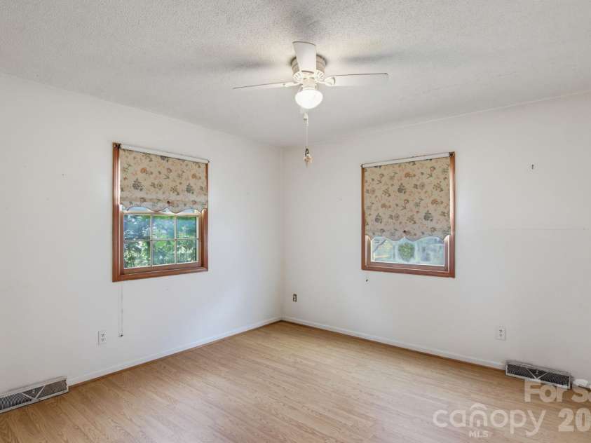 220 Bradford Drive, Salisbury, NC 28146.  MLS# CAR4432042, YatesRealty ID 55912. 