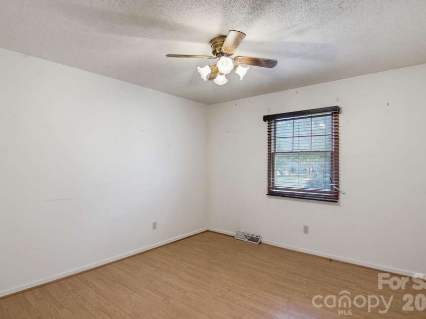 220 Bradford Drive, Salisbury, NC 28146.  MLS# CAR4432042, YatesRealty ID 55912. 