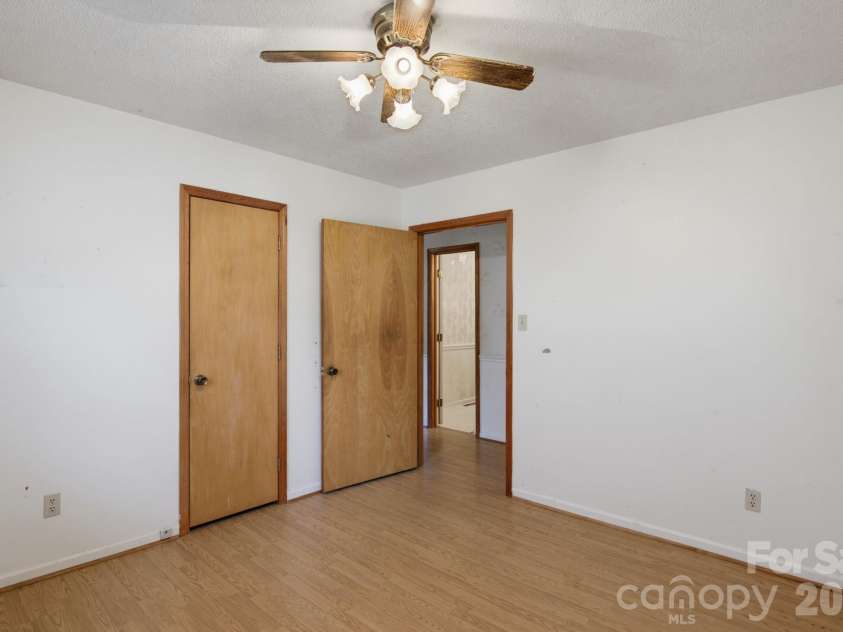220 Bradford Drive, Salisbury, NC 28146.  MLS# CAR4432042, YatesRealty ID 55912. 