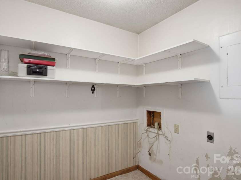 220 Bradford Drive, Salisbury, NC 28146.  MLS# CAR4432042, YatesRealty ID 55912. 