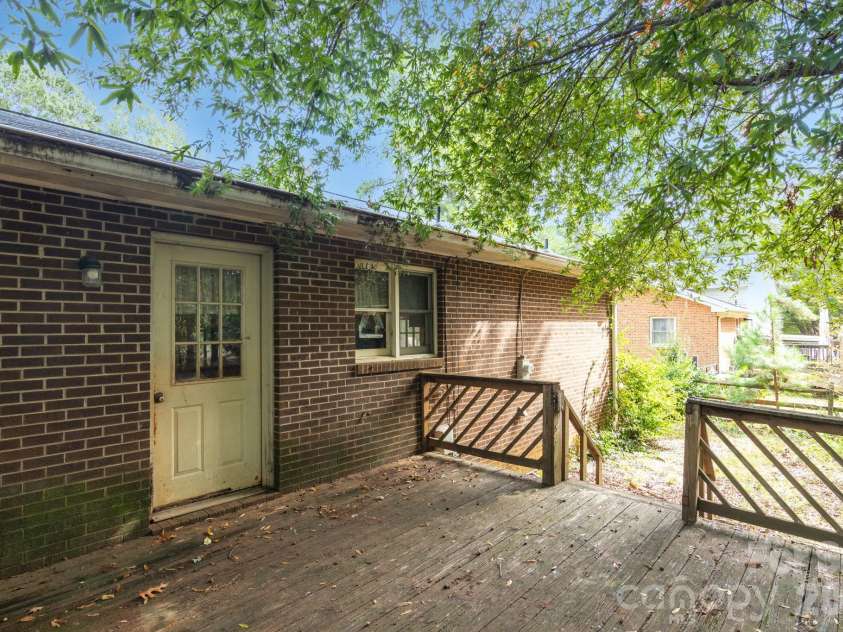 220 Bradford Drive, Salisbury, NC 28146.  MLS# CAR4432042, YatesRealty ID 55912. 