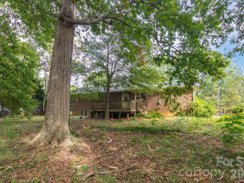 220 Bradford Drive, Salisbury, NC 28146.  MLS# CAR4432042, YatesRealty ID 55912. 