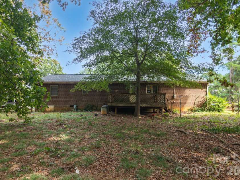 220 Bradford Drive, Salisbury, NC 28146.  MLS# CAR4432042, YatesRealty ID 55912. 