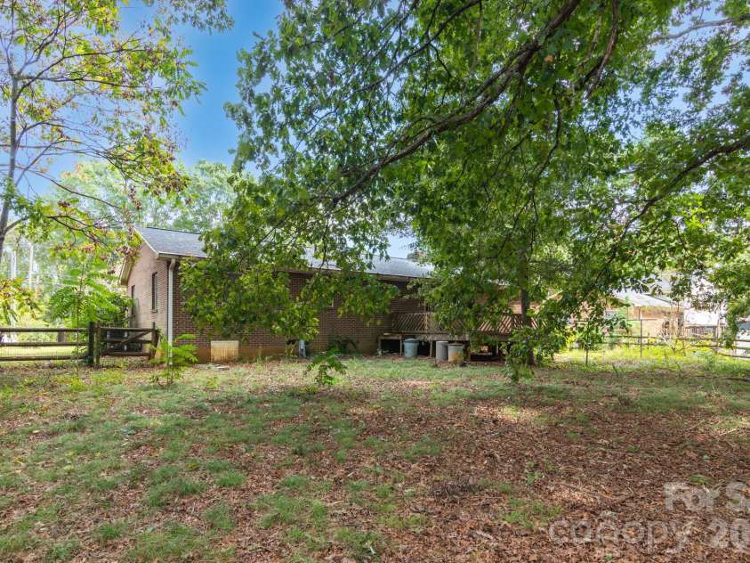 220 Bradford Drive, Salisbury, NC 28146.  MLS# CAR4432042, YatesRealty ID 55912. 