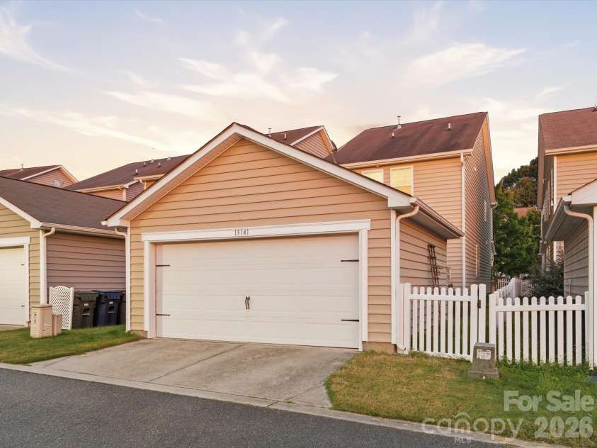 13141 Heath Grove Drive, Huntersville, NC 28078.  MLS# CAR4432517, YatesRealty ID 55915. 
