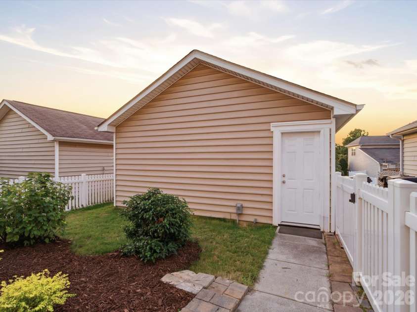 13141 Heath Grove Drive, Huntersville, NC 28078.  MLS# CAR4432517, YatesRealty ID 55915. 