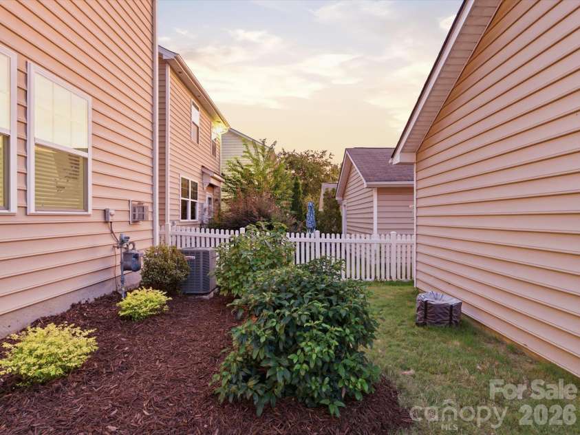 13141 Heath Grove Drive, Huntersville, NC 28078.  MLS# CAR4432517, YatesRealty ID 55915. 
