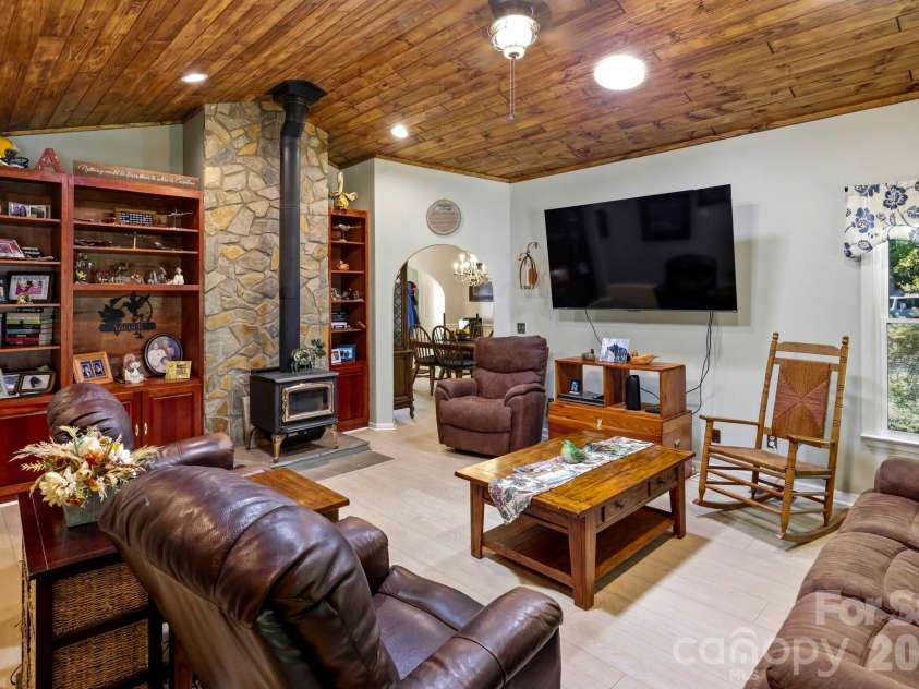 221 Willow Lakes Drive, Rutherfordton, NC 28139.  MLS# CAR4411005, YatesRealty ID 55920. 