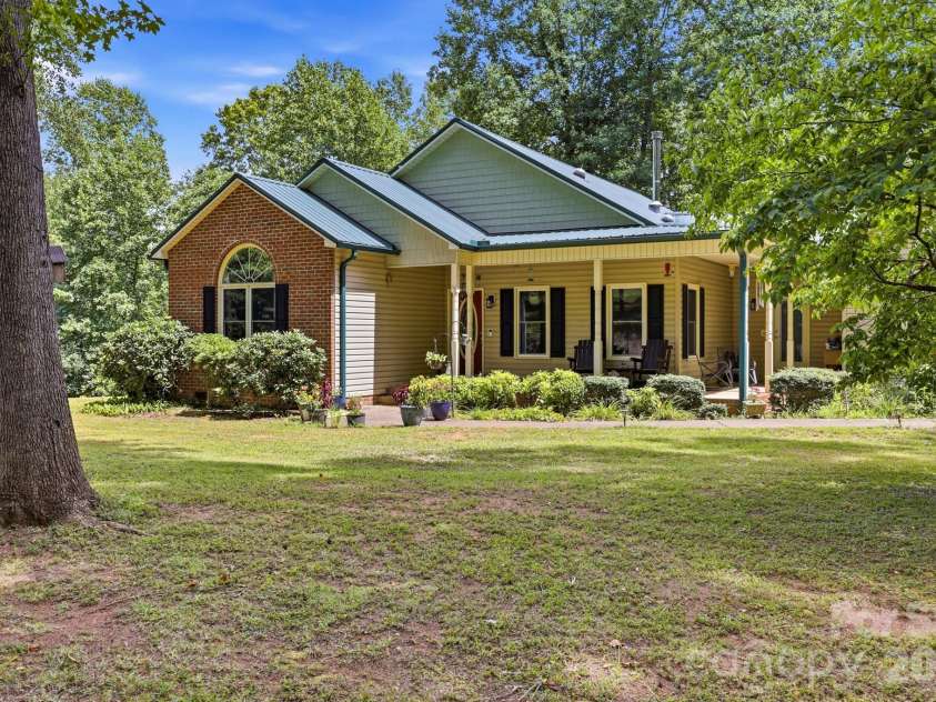221 Willow Lakes Drive, Rutherfordton, NC 28139.  MLS# CAR4411005, YatesRealty ID 55920. 