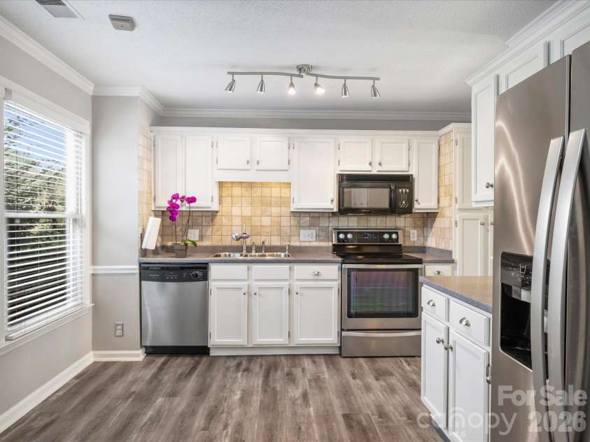 7243 Meeting Street, Charlotte, NC 28210.  MLS# CAR4431358, YatesRealty ID 55922. Kitchen