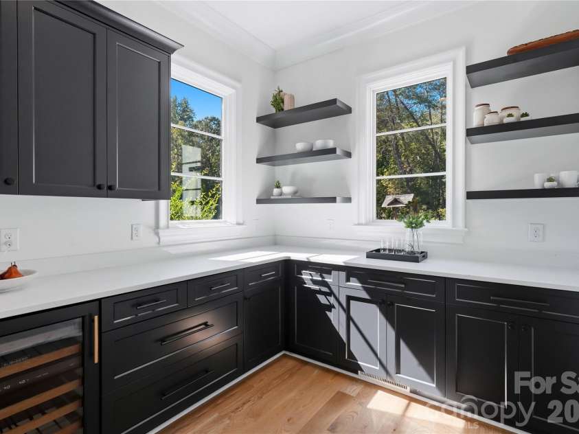10220 Sweetleaf Place, Charlotte, NC 28278.  MLS# CAR4415188, YatesRealty ID 55923. Scullery