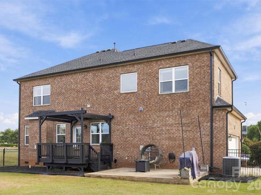 1124 Golden Gate Court, Rock Hill, SC 29732.  MLS# CAR4428381, YatesRealty ID 55927. 