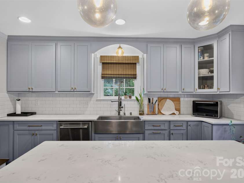 1727 Merriman Avenue, Charlotte, NC 28203.  MLS# CAR4432521, YatesRealty ID 55929. 
