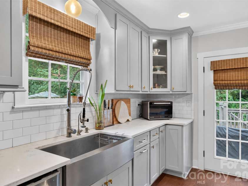 1727 Merriman Avenue, Charlotte, NC 28203.  MLS# CAR4432521, YatesRealty ID 55929. 