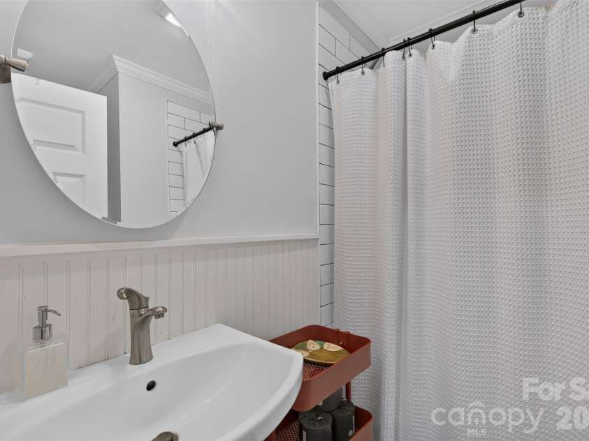 1727 Merriman Avenue, Charlotte, NC 28203.  MLS# CAR4432521, YatesRealty ID 55929. 