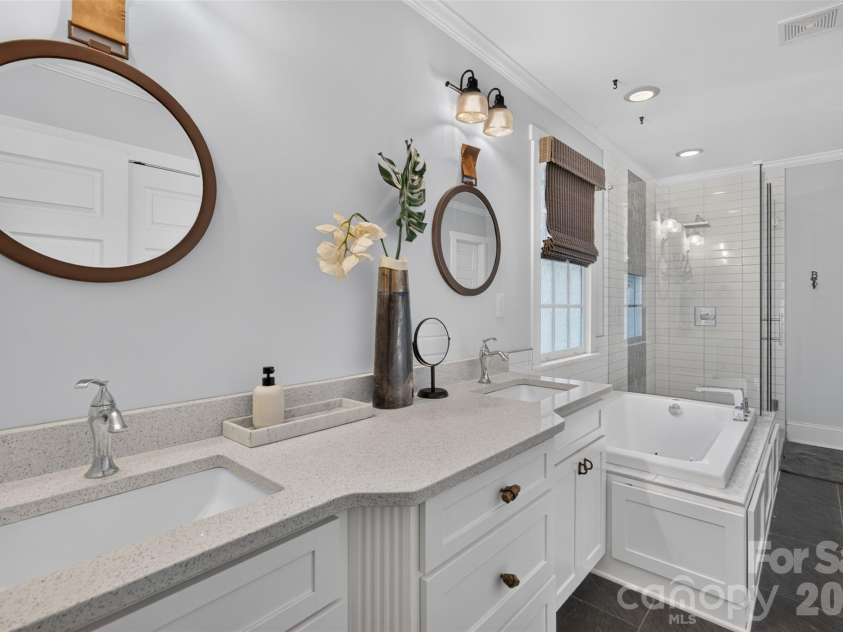 1727 Merriman Avenue, Charlotte, NC 28203.  MLS# CAR4432521, YatesRealty ID 55929. 