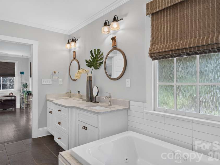 1727 Merriman Avenue, Charlotte, NC 28203.  MLS# CAR4432521, YatesRealty ID 55929. 