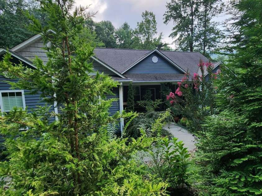 3327 Greenville Highway, Flat Rock, NC 28731.  MLS# CAR4355594, YatesRealty ID 5593. 