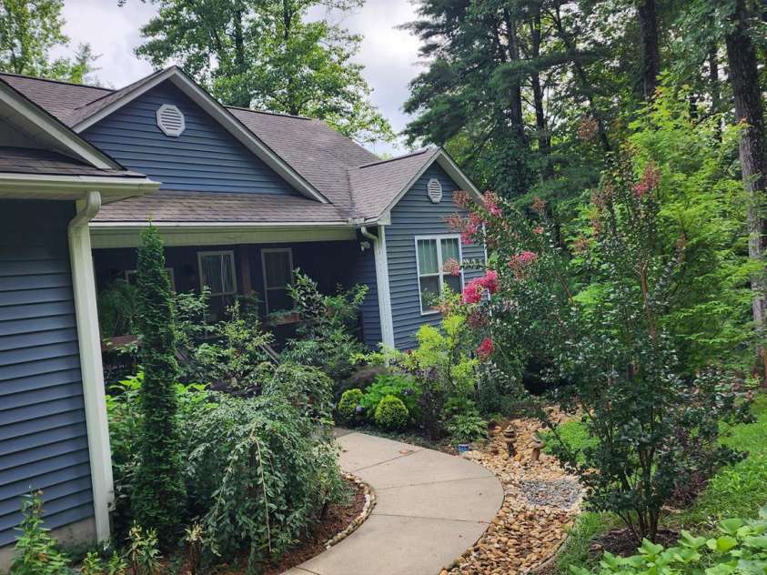 3327 Greenville Highway, Flat Rock, NC 28731.  MLS# CAR4355594, YatesRealty ID 5593. 