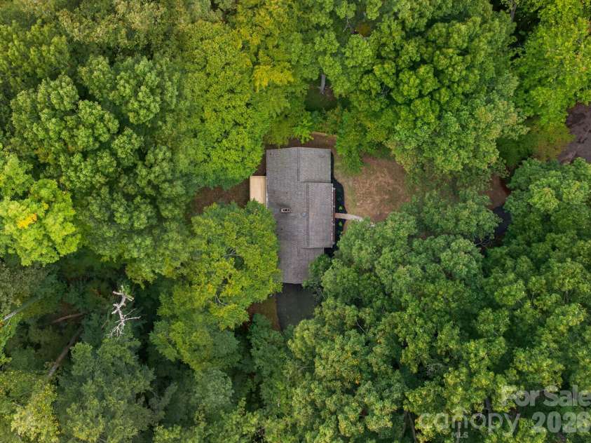 5550 Overlook Circle, Winston Salem, NC 27105.  MLS# CAR4432343, YatesRealty ID 55933. 