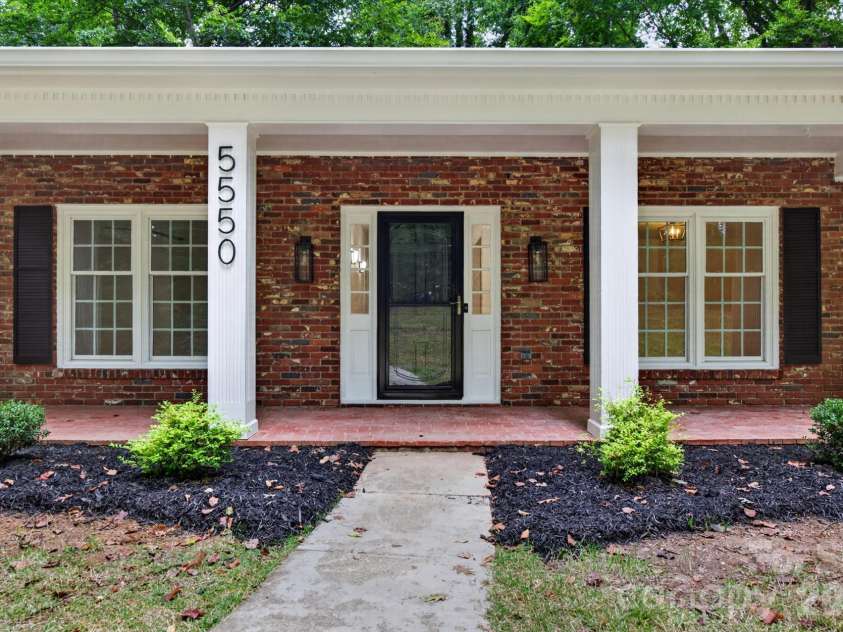 5550 Overlook Circle, Winston Salem, NC 27105.  MLS# CAR4432343, YatesRealty ID 55933. 