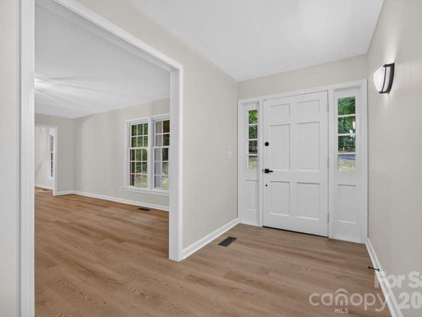 5550 Overlook Circle, Winston Salem, NC 27105.  MLS# CAR4432343, YatesRealty ID 55933. 