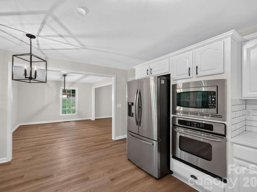 5550 Overlook Circle, Winston Salem, NC 27105.  MLS# CAR4432343, YatesRealty ID 55933. 
